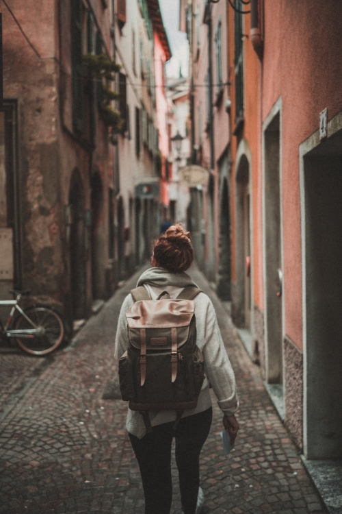 girl-walking-italy